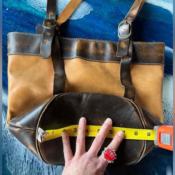 BUY or BUNDLE! Patricia Nash two-toned Bucket Bag 100% leather, full zip top - Picture 3 of 11